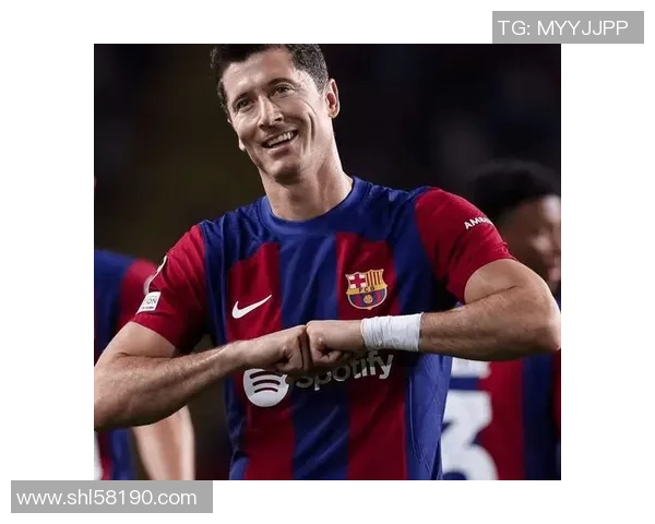 莱万欧冠赛场火力全开10场12球领跑射手榜势不可挡